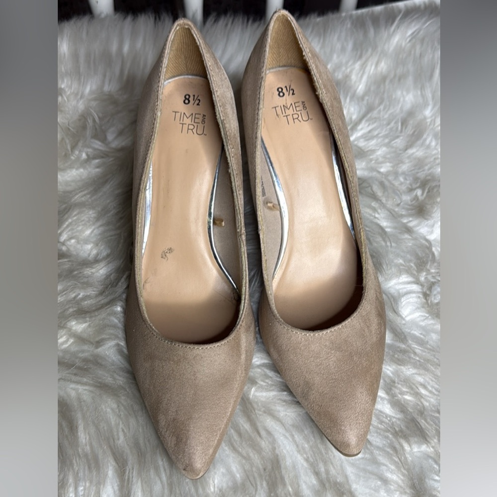 Time and Tru Women's Beige Taupe Heels 8.5 -Like NEW Career Classic Pumps